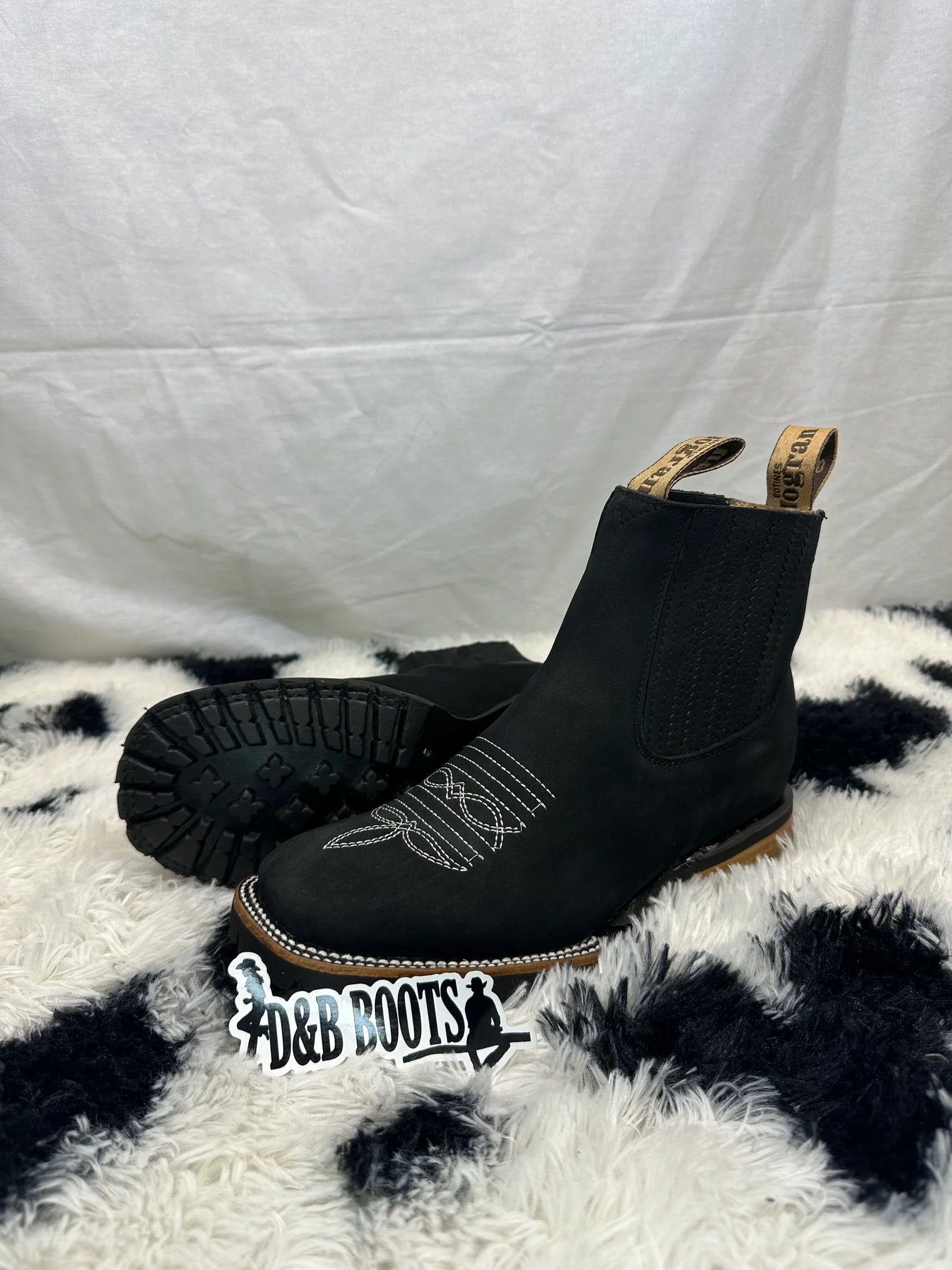Botin de Trabajo de Gamuza Negro, Horma Bulldog (Suela Tractor)