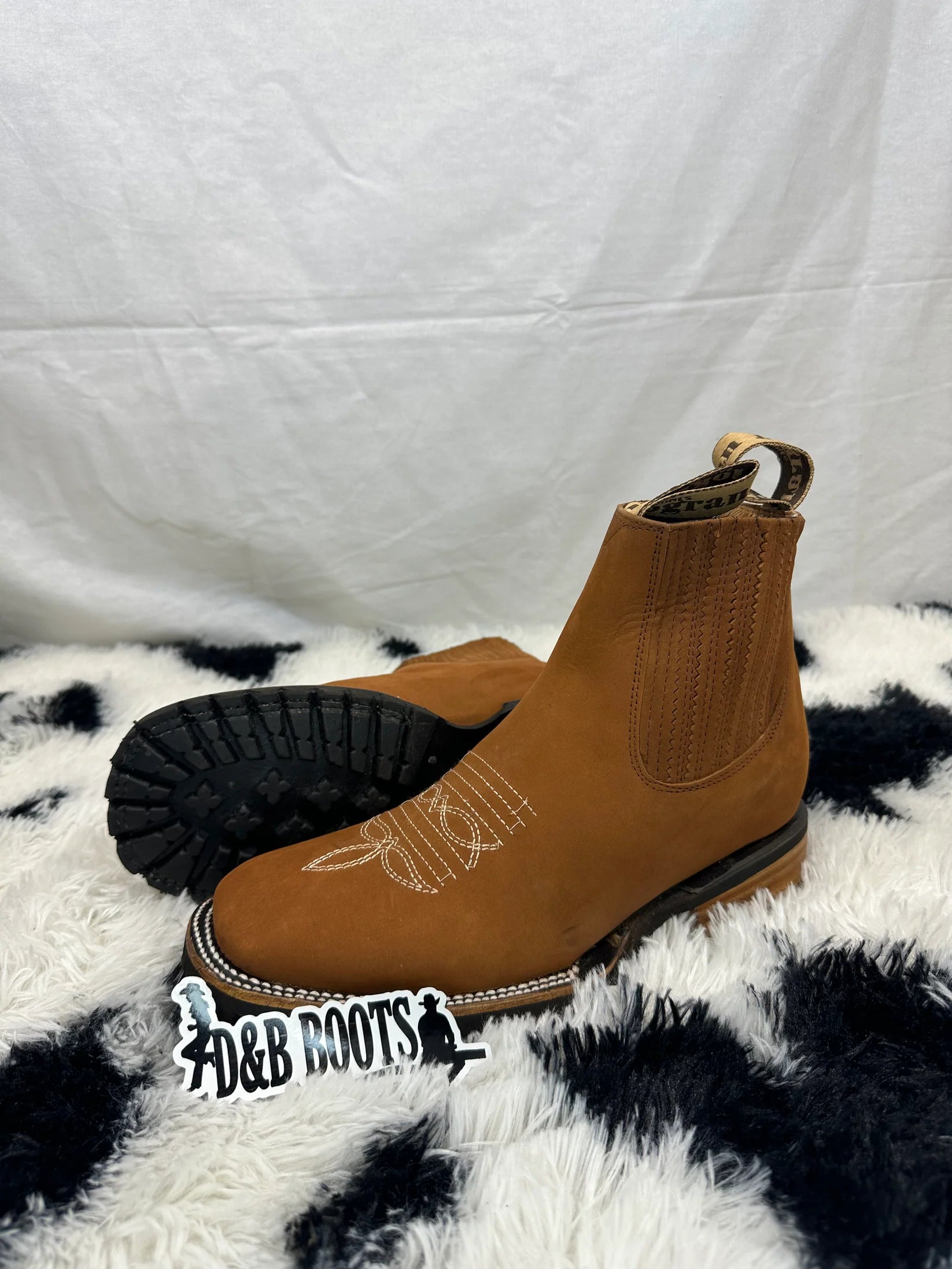 Botin de Trabajo de Gamuza Topo, Horma Bulldog (Suela Tractor)