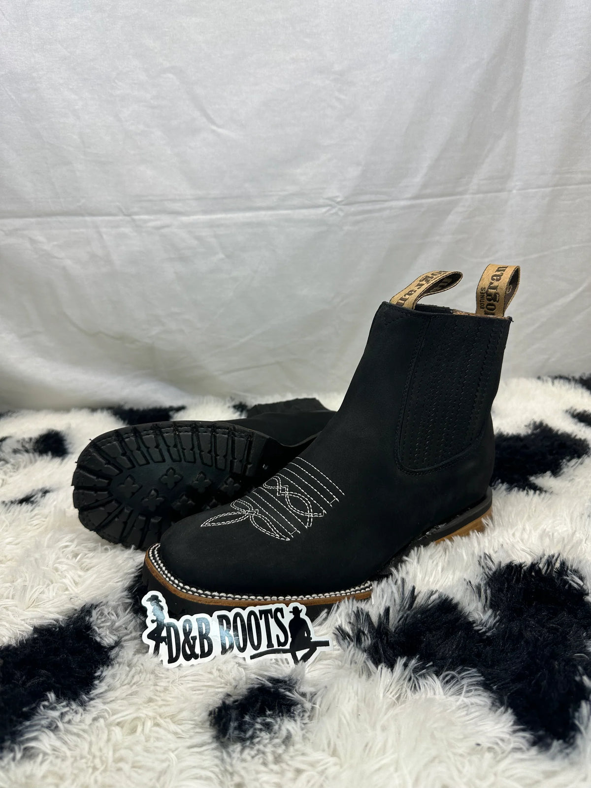 Botin de Trabajo de Gamuza Negro, Horma Bulldog (Suela Tractor)