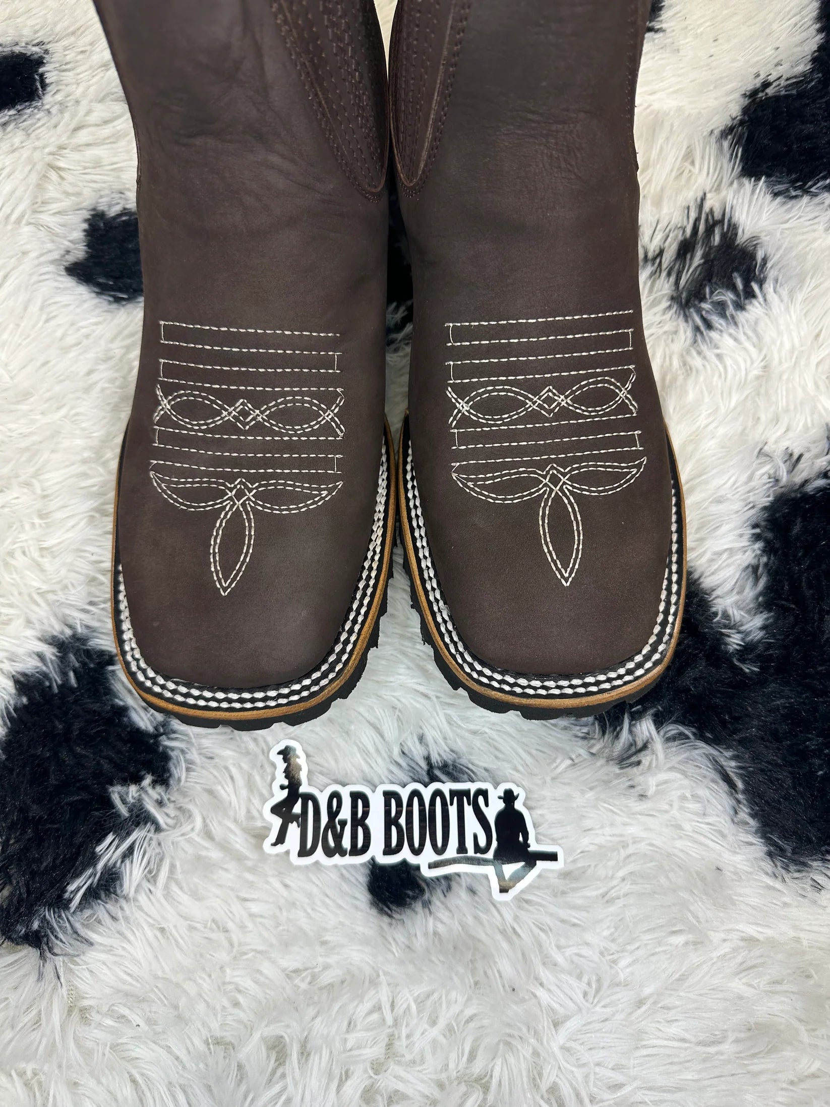 Botin de Trabajo de Gamuza Cafe, Horma Bulldog (Suela Tractor)