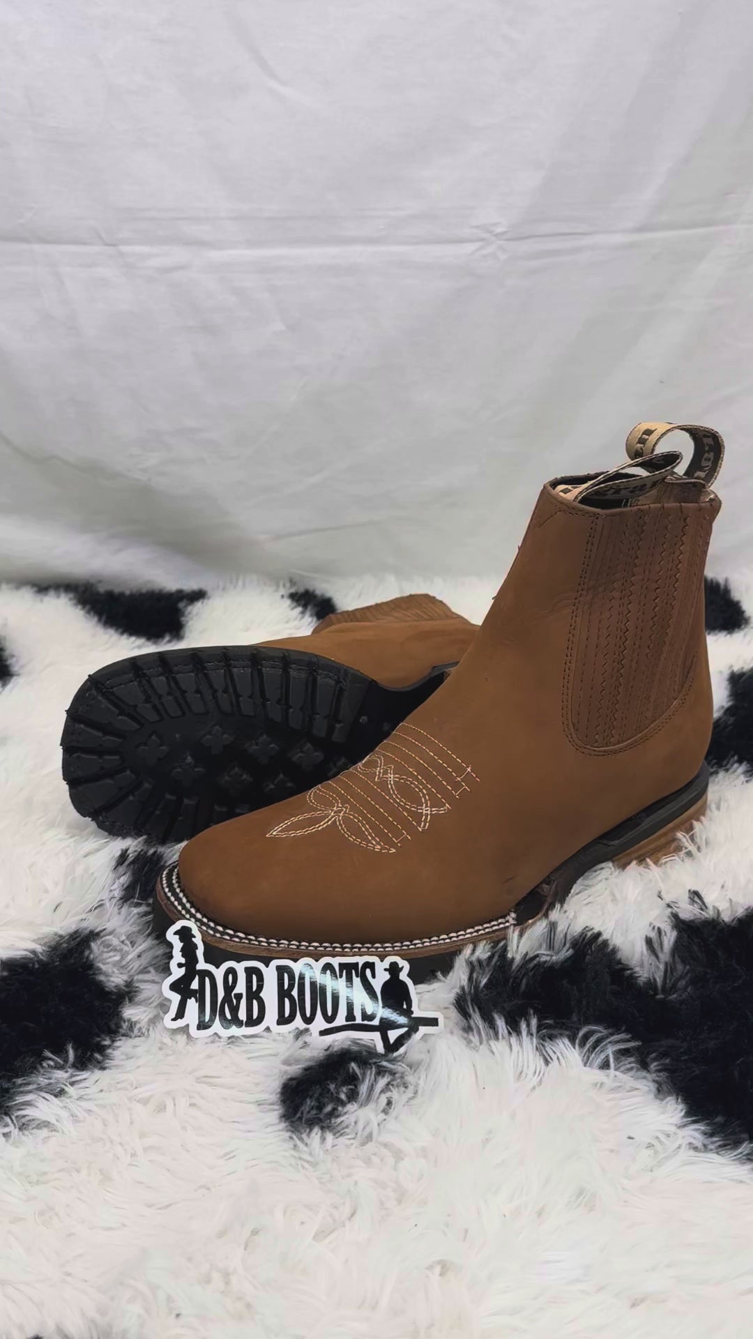 Botin de Trabajo de Gamuza Topo, Horma Bulldog (Suela Tractor)