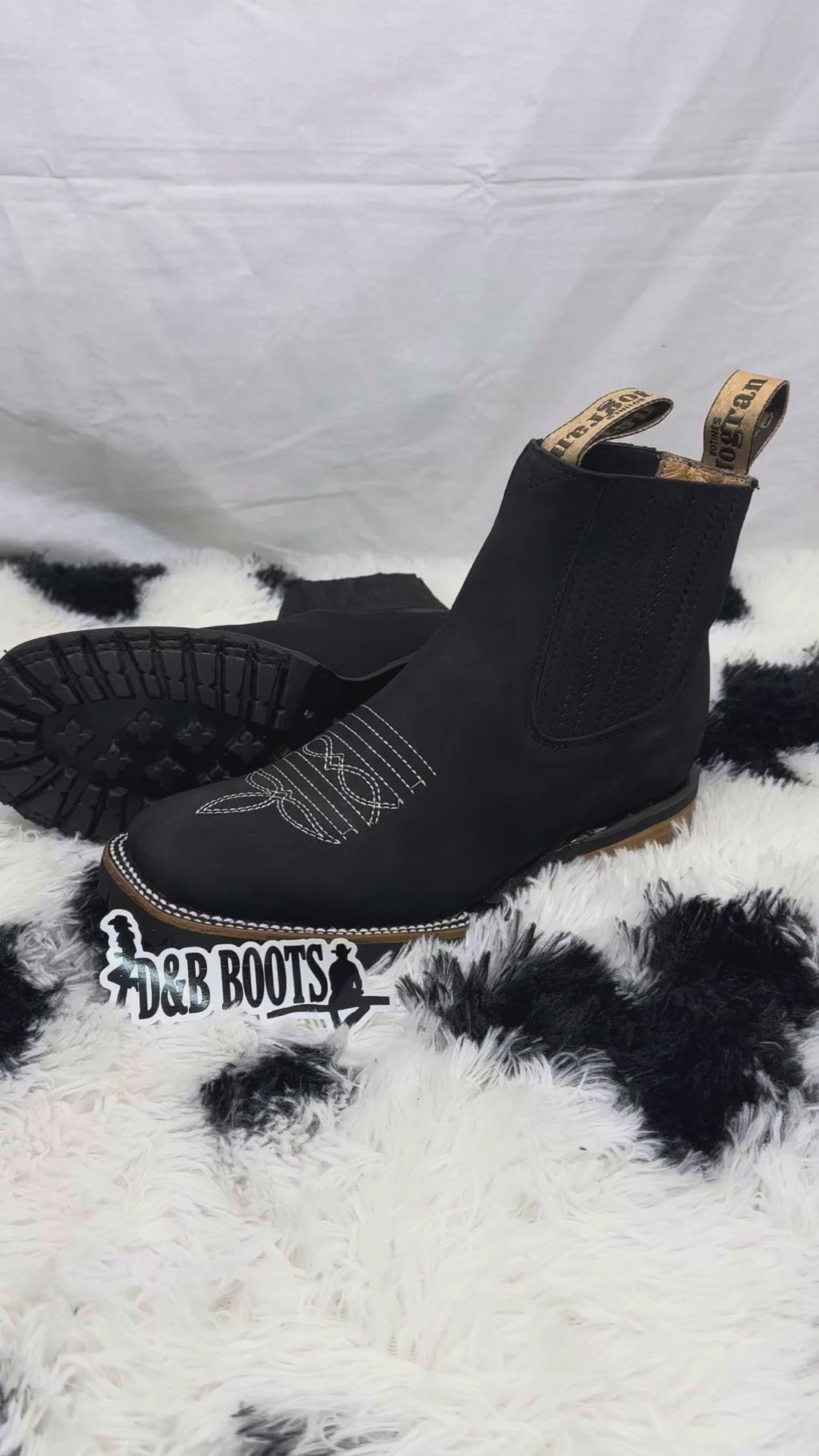 Botin de Trabajo de Gamuza Negro, Horma Bulldog (Suela Tractor)